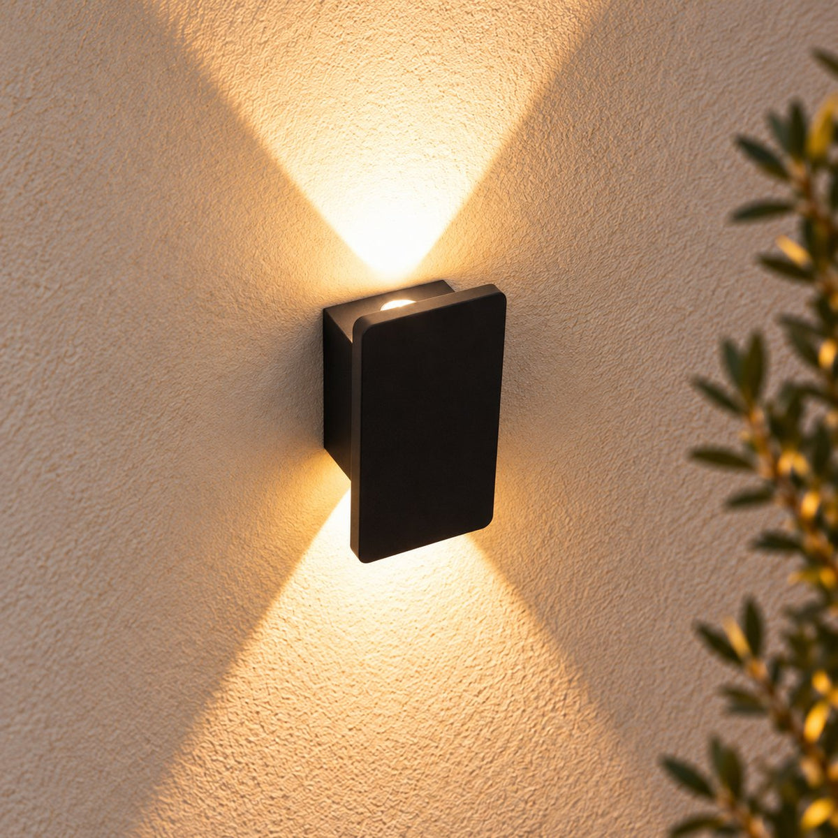 Modern Outdoor Wall Light Wall Mounted Aluminum 18W LED IP65 Weather Resistant for Gardens