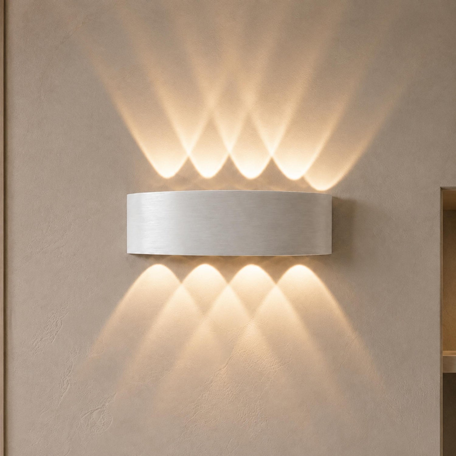 Modern Waterproof Outdoor Wall Light Aluminum Up-and-Down LED Sconce for Indoor and Outdoor Use