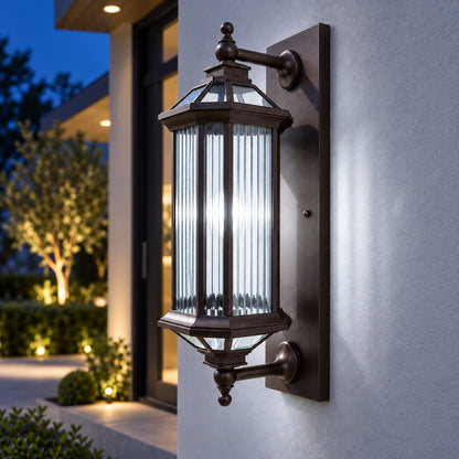 Traditional IP65 Outdoor Wall Light with Clear Glass &amp; Bronze Gold Die-Cast Aluminium Frame