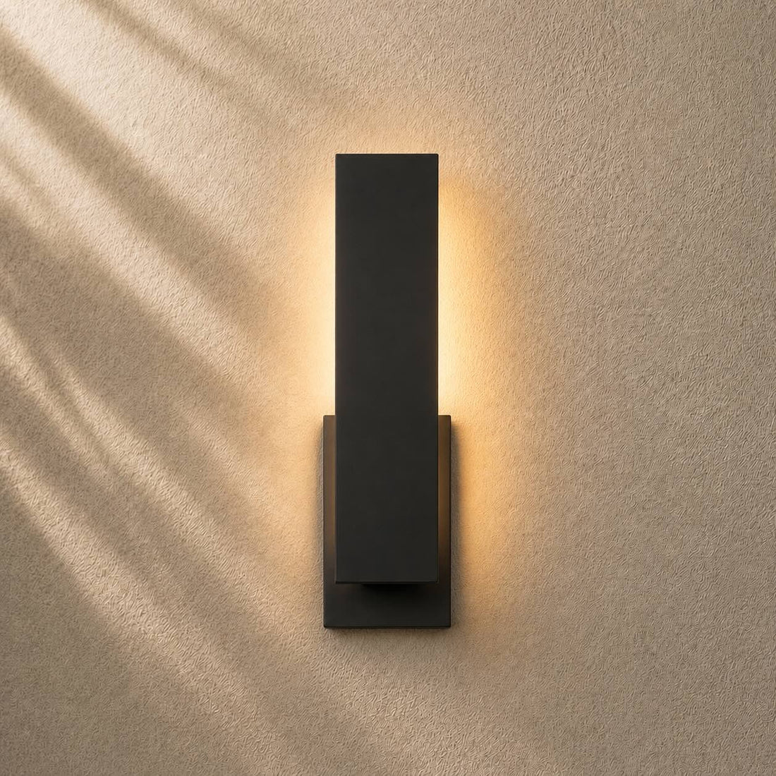 Modern Outdoor Wall Light Weatherproof Aluminum LED Fixture Wall Mounted for Stylish Illumination