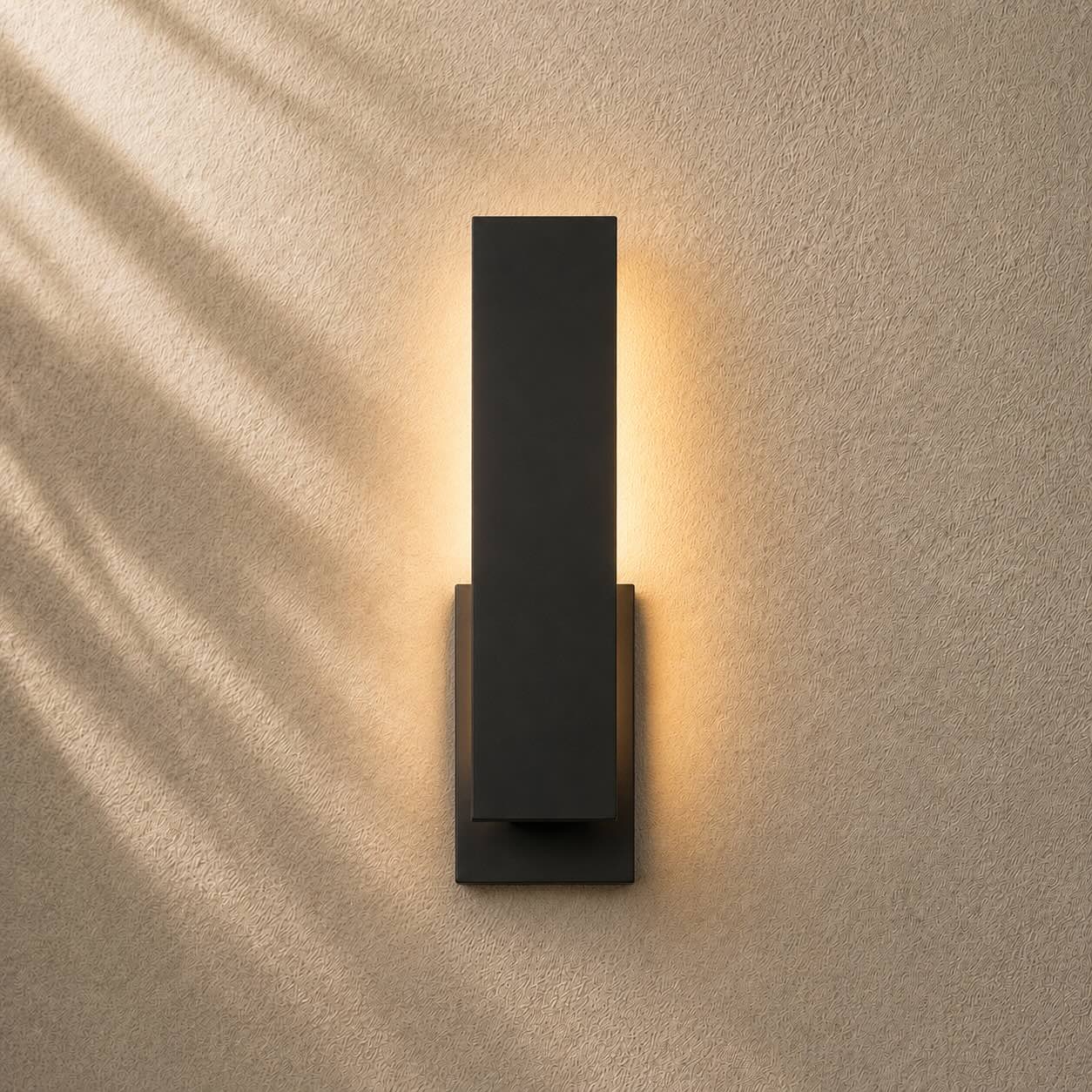 Modern Outdoor Wall Light Weatherproof Aluminum LED Fixture Wall Mounted for Stylish Illumination