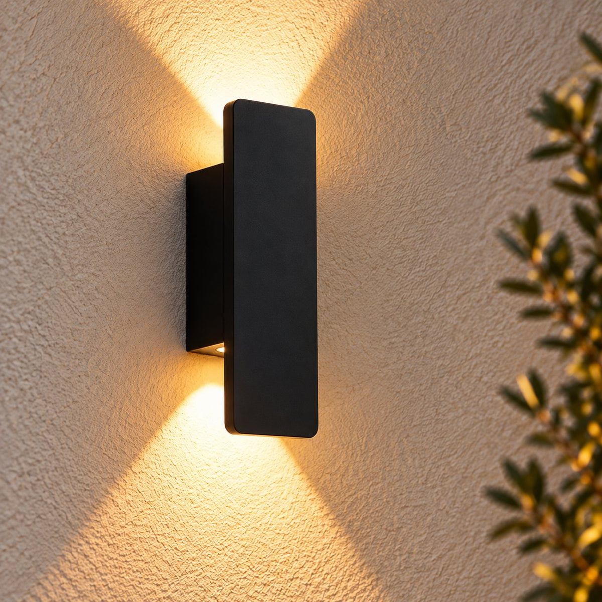 Modern Outdoor Wall Light Wall Mounted Aluminum 18W LED IP65 Weather Resistant for Gardens