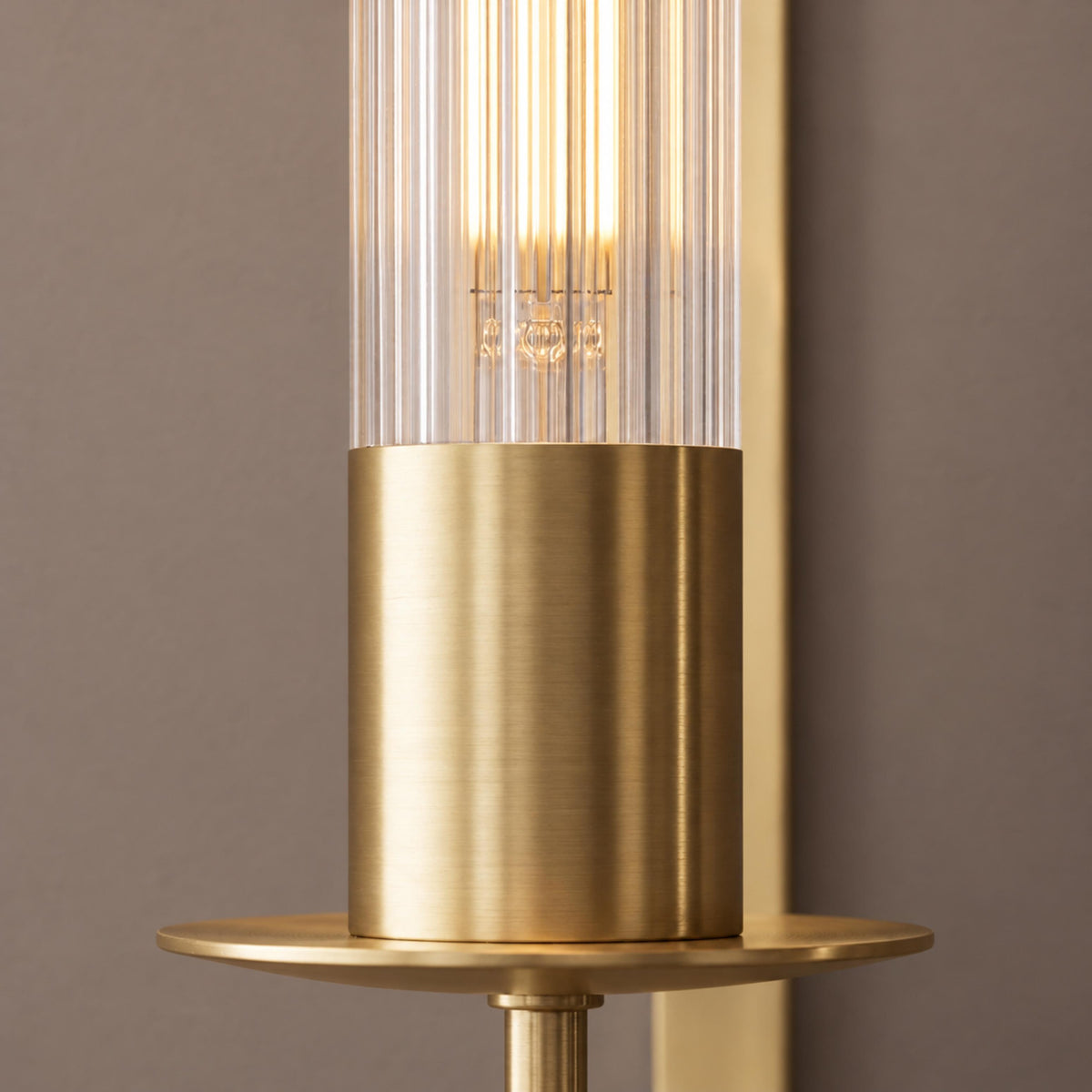 Classic Wall Light Wall Mounted Metal Frame Ambient Lighting Fixture for Indoor Use