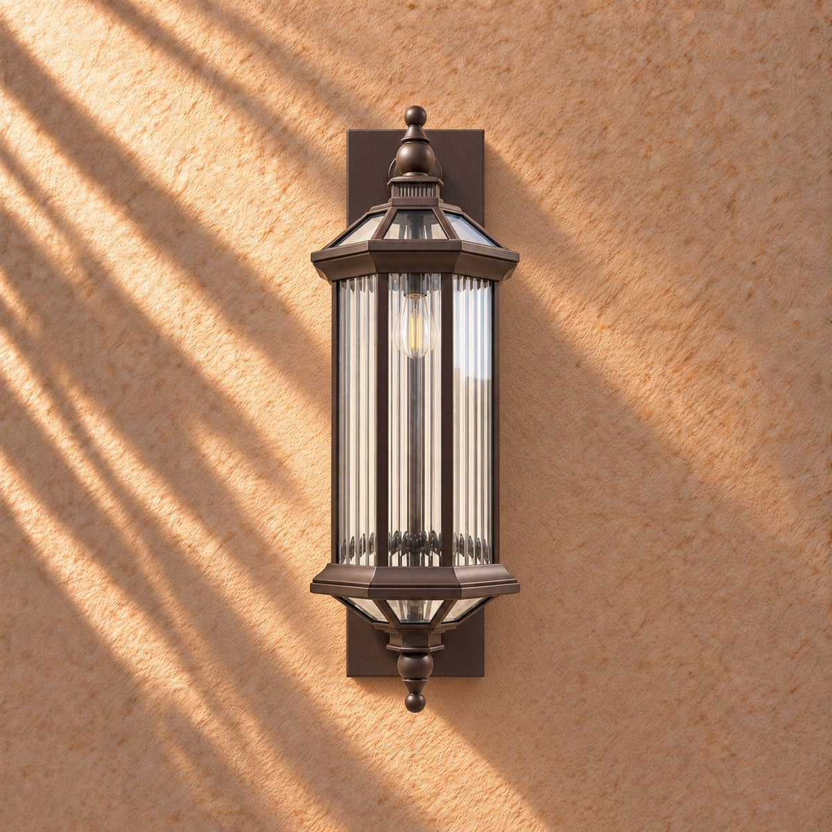 Traditional IP65 Outdoor Wall Light with Clear Glass &amp; Bronze Gold Die-Cast Aluminium Frame