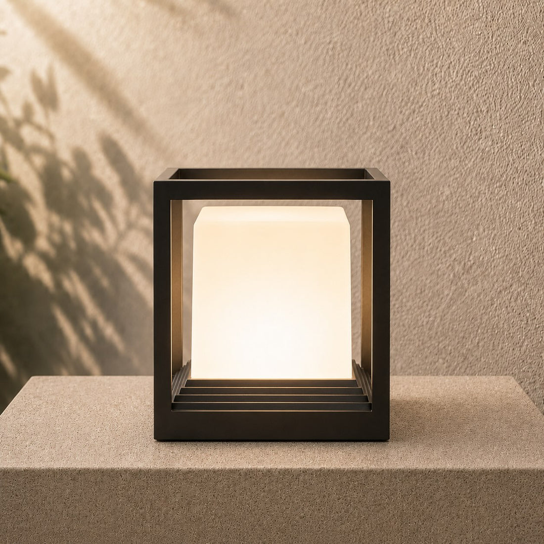 Modern Solar Garden Light Aluminum Dual Power Waterproof Outdoor LED Fixture