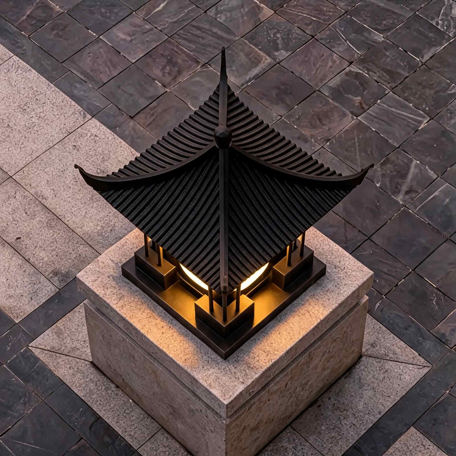 Modern Outdoor Pillar Lamp Waterproof Hardwired Design for Garden Pathway Lighting