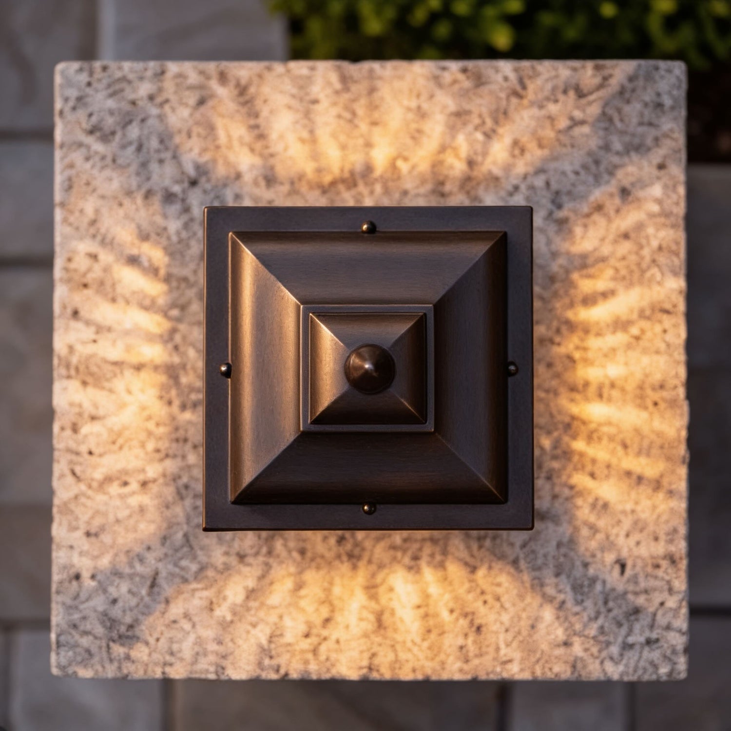 Solar Outdoor Wall Light Modern Die-Cast Aluminum Adjustable Brightness Waterproof Landscape Lighting