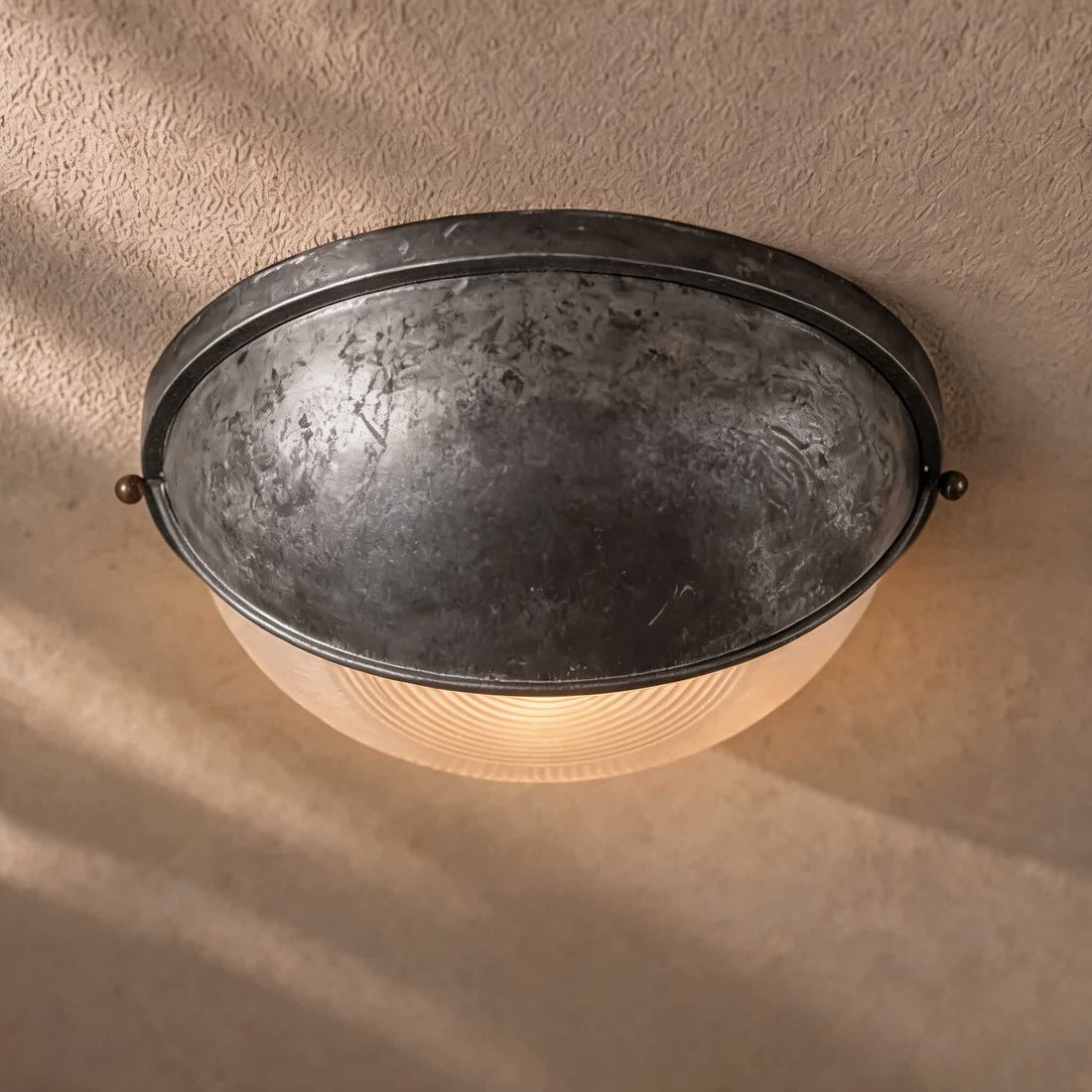 Industrial Outdoor Wall Lamp Weatherproof Metal Glass Shade LED Lighting Fixture